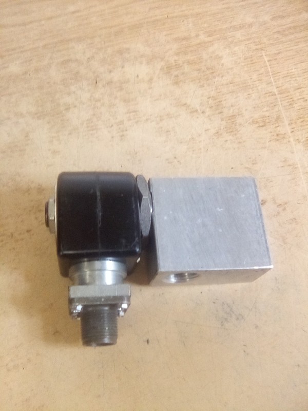 Danfoss Fluid Power Solenoid Valve 24VDC W/Block 982073-U