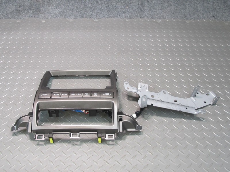 2003-2009 LEXUS UZJ120L GX470 A/C HEATER CLIMATE SWITCH W NAVIGATION TRIM BEZEL