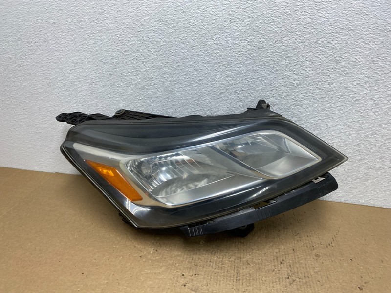 2013-2017 Chevrolet Traverse Right Passenger Side Halogen Headlight AC1592 DW