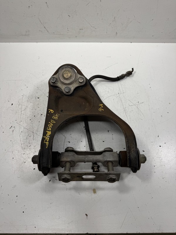 98-02 Honda Passport V6 RWD Upper Control Arm Right Front 8-97125-004-1 OEM