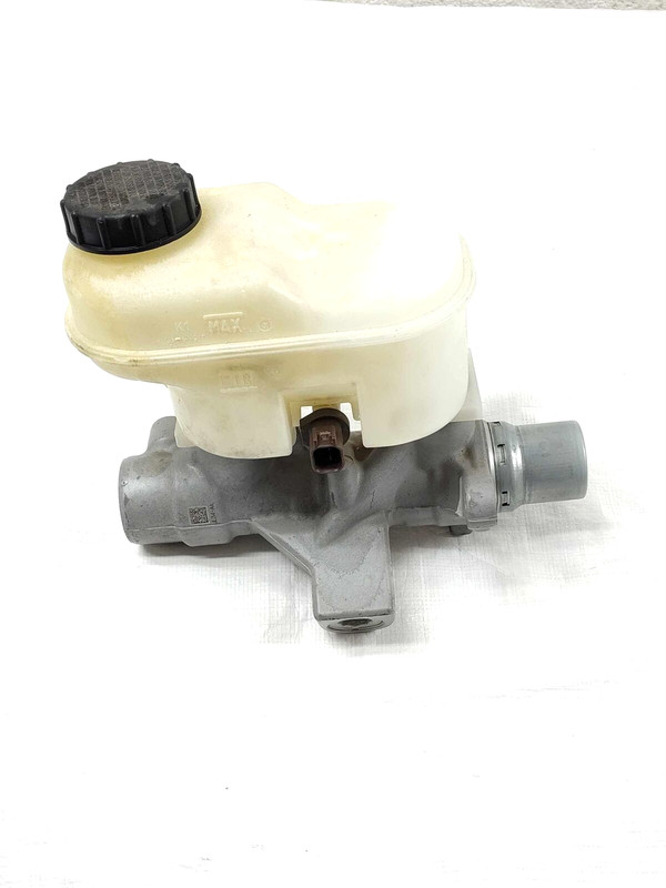 2019 F150 2.7L AT Brake Master Cylinder Assembly Part# JL34AA