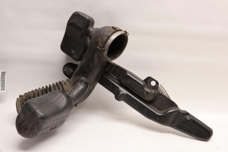 2009-2014 GMC YUKON XL 1500 ENGINE CLEANER AIR INTAKE HOSE DUCT BOX OEM