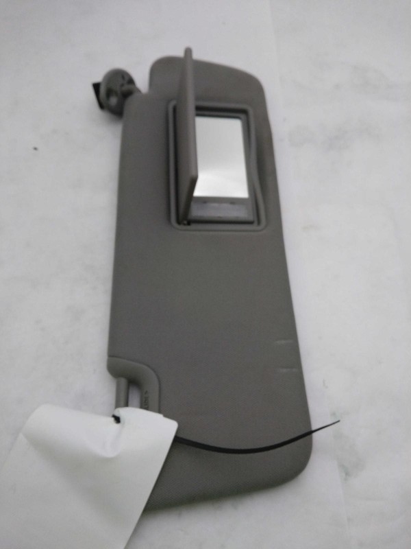 Used Right Sun Visor fits: 2016 Toyota Highlander illuminated Right Grade C