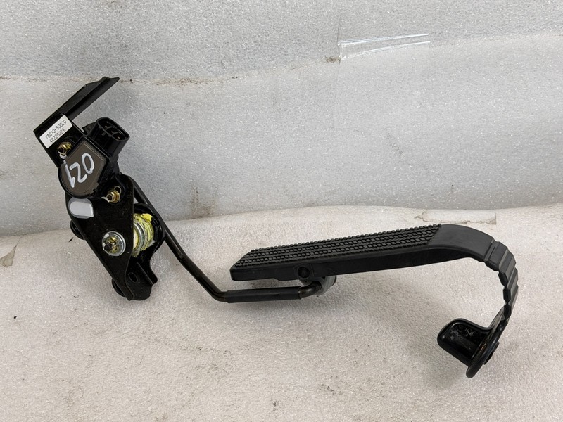 2002-2006 LEXUS LS430 Accelerator Gas Pedal w/ Sensor 78010-50020