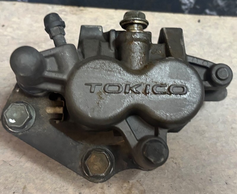 2002 Suzuki GSX750F GSX 750F Katana Left Front Disk Brake Caliper 2001 2000 Z6