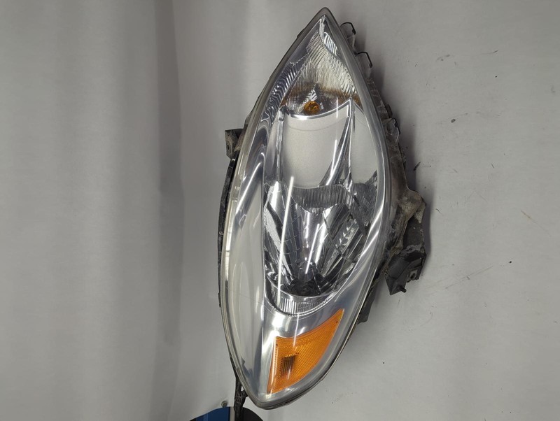 2014 NISSAN VERSA Right passenger headlight Headlamp Sedan OEM 14