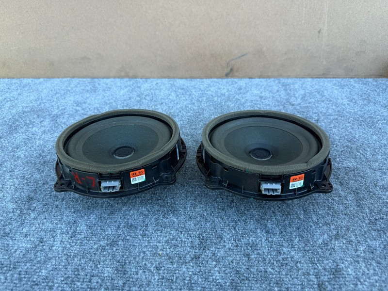 KIA STINGER 2018-2023 OEM LEFT AND RIGHT DOOR SPEAKERS HARMAN KARDON (PAIR)