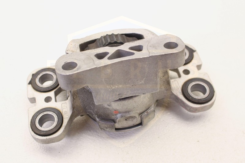 JAGUAR E-PACE 2018-2023 AUTOMATIC TRANSMISSION MOUNT BRACKET EJ32-7M121-AD OEM