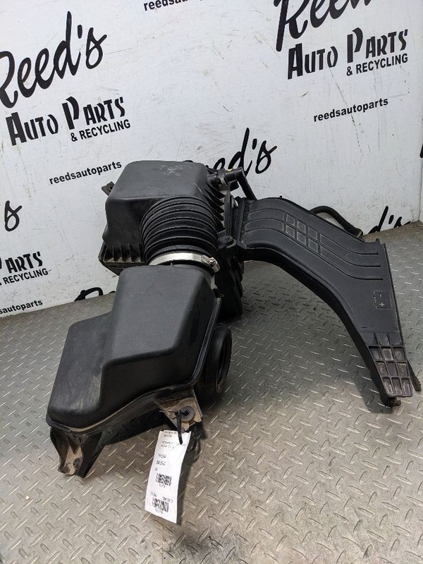 Air Cleaner Fits 20-23 VOYAGER 1181789