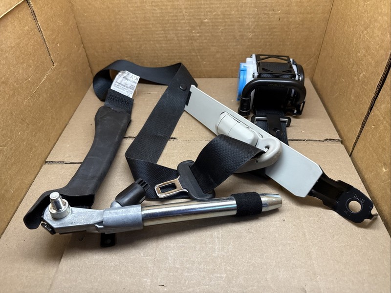 2013-2018 Mazda CX-5 CX5 Front Right Passenger Side Seat Belt Seatbelt Retractor