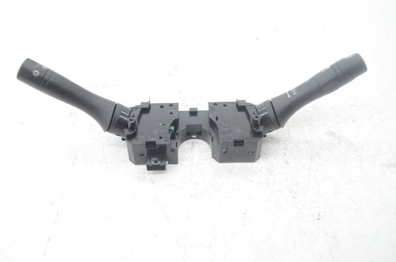 2016-2017 Nissan Juke AWD S Headlight Turn Signal and Wiper Combination Switch