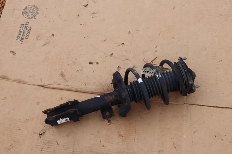 2018-2023 HYUNDAI KONA AWD FRONT LEFT DRIVER SIDE SHOCK ABSORBER STRUT OEM