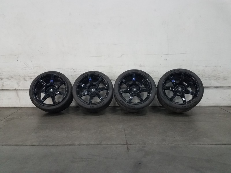 2018 Ford Mustang Shelby GT350R OEM 19" Carbon Wheel / Tire Set - * #0117 N1
