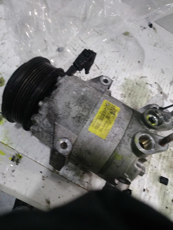 2016 Ford Escape A/C Compressor OEM 1.6L 58000 Miles White NJ25-20400-498920