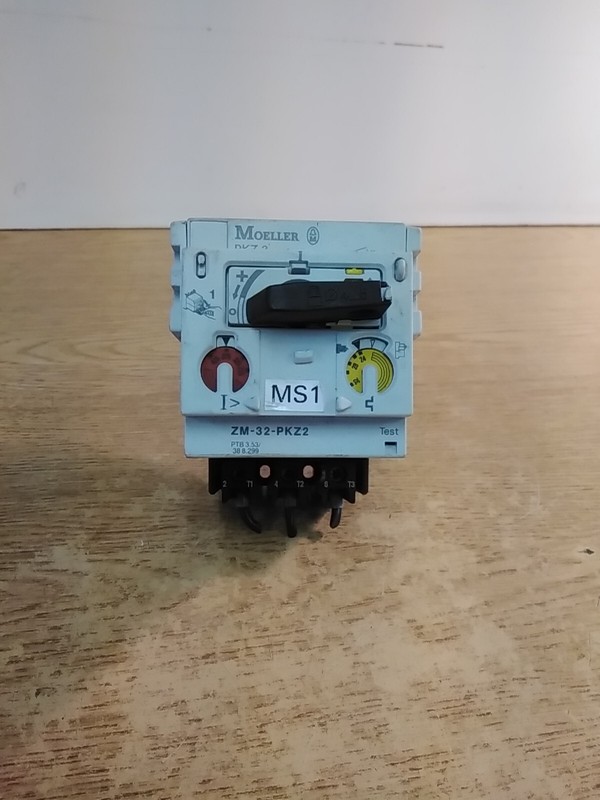 Moeller ZM-32-PKZ2 Manual Motor Starter Protector W/ Contact