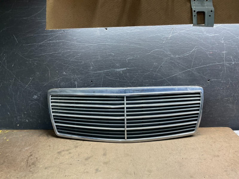 1994 to 1998 Mercedes-Benz W140 S600 S500 S320 Front Upper Grille M5176 DG