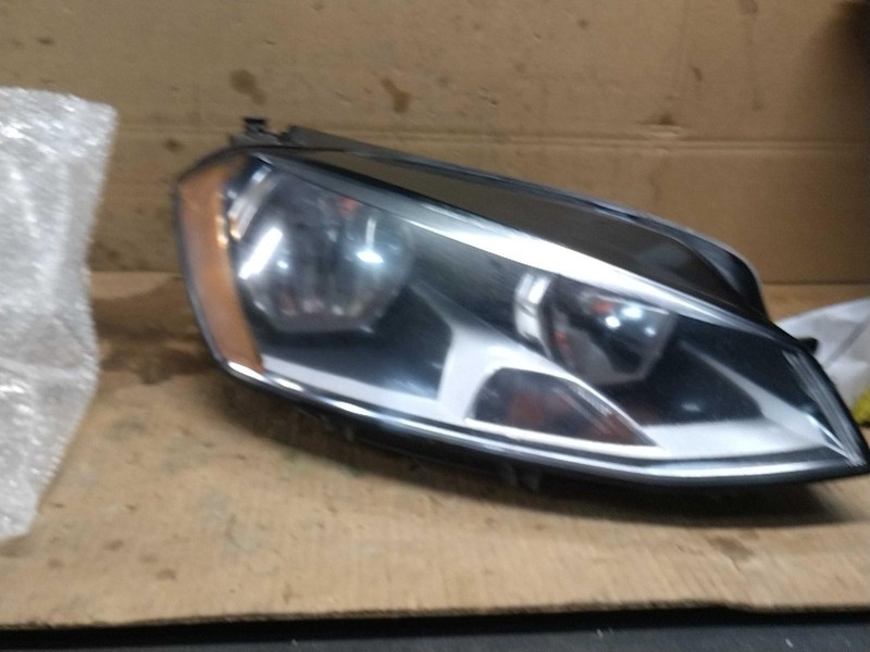 2015 Volkswagen Golf Right Headlight Assembly Black OEM 184070 136K Miles