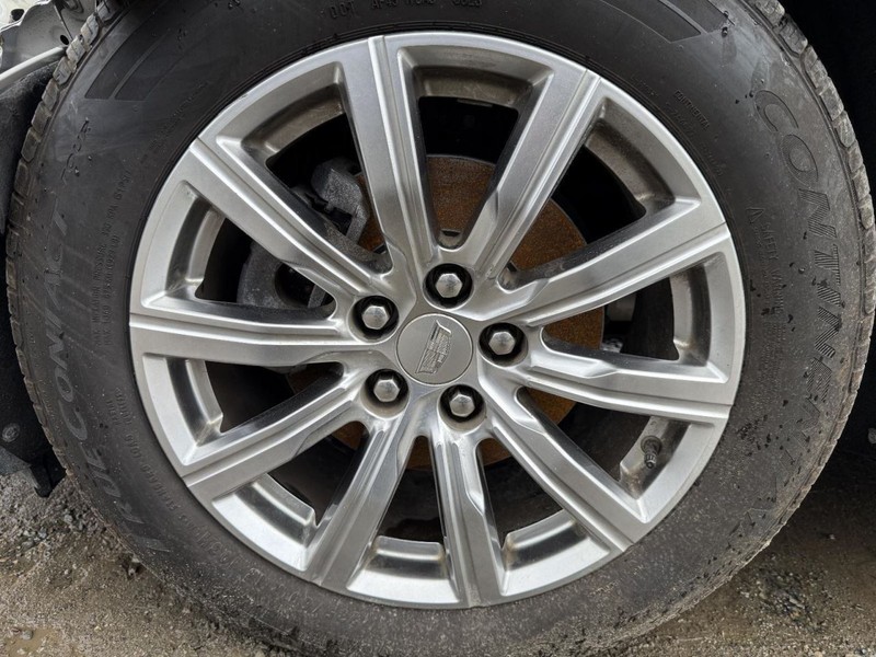 2019-23 CADILLAC XT4 LEFT FRONT 18X8 WHEEL PEARL NICKEL CURB DENT B+ COND 66812