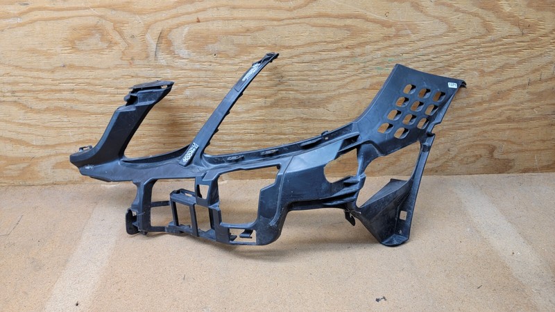 2010 2011 2012 2013 Mercedes Benz W212 E Class E550 Front Bumper Bracket LH OEM