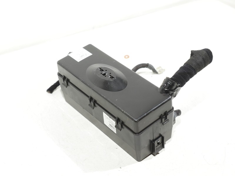 2014-2017 Maserati Ghibli Rwd Rear Fuse Relay Box W/ Cover OEM 21K