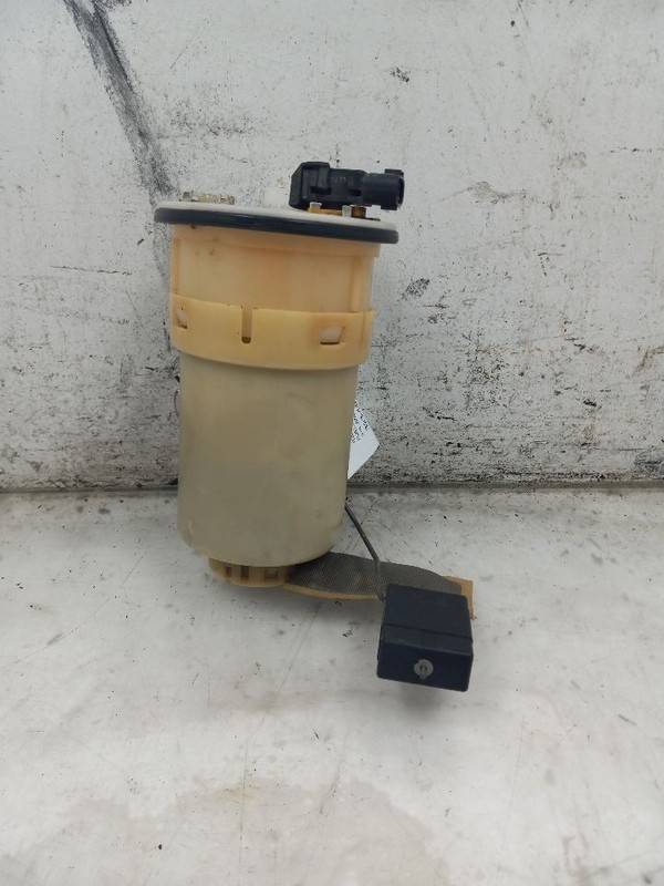 01 02 03 04 05 TOYOTA RAV 4 2.0L FUEL PUMP ASSEMBLY