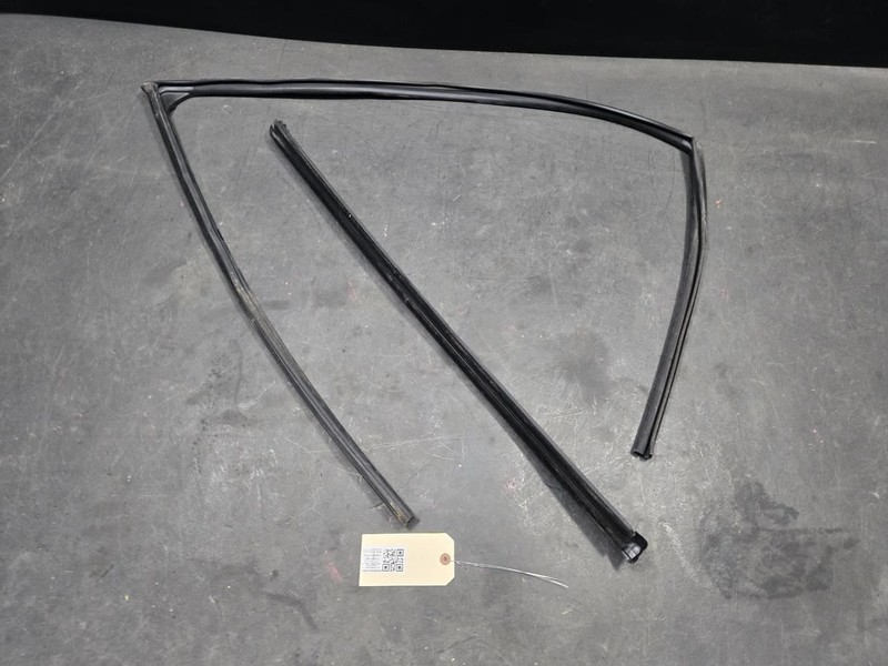 2PC Front Right Door Window Run + Belt Weatherstrips Set 2019 Honda CR-V 17 - 22