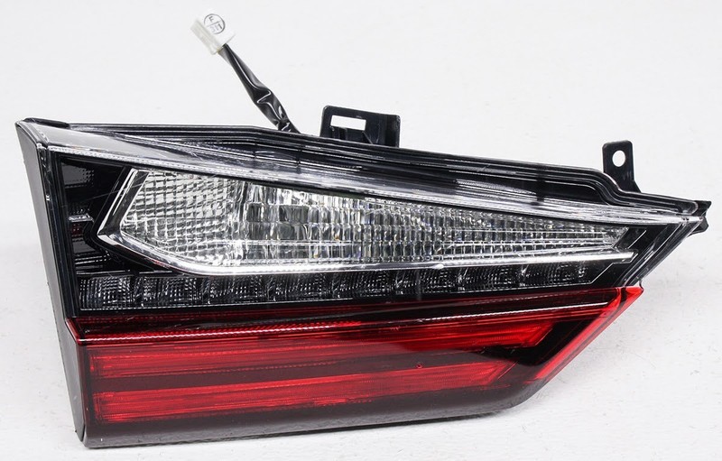 OEM Lexus RX350 RX450h Left Driver Side LED Tail Lamp 81590-0E090 (Lens Chip)