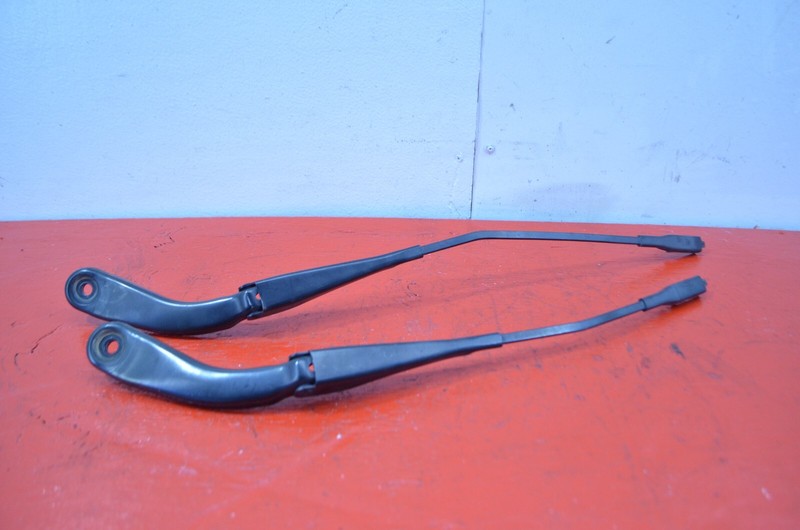 12-18 BMW F30 328I 335I 320I FRONT RIGHT / LEFT DRIVER SIDE WINDSHIELD WIPER OEM