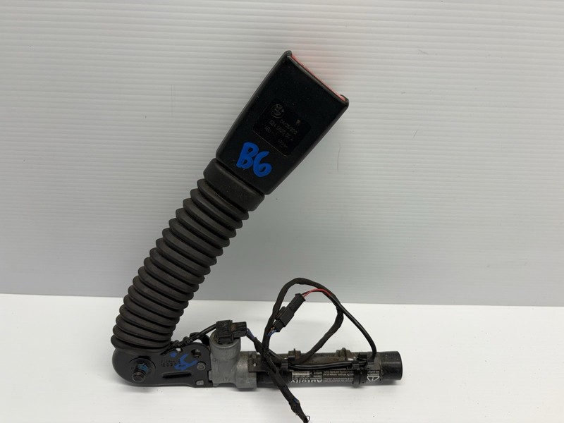13-16 OEM BMW F10 F07 F01 F02 740 M5 Front Right Passenger Side Seat belt Buckle