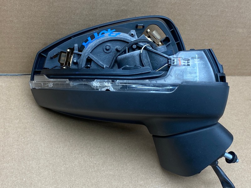 2015-2016 AUDI A3 RIGHT PASSENGER SIDE VIEW MIRROR ASSEMBLY (LY9B/A2) OEM LOT701