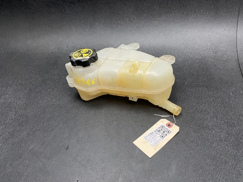 Radiator Coolant Reservoir 2019 Chevrolet Sonic 95048411 2012 2013 2014 - 2020