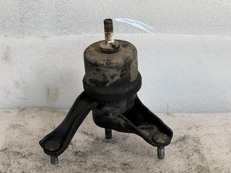 2004-2006 Lexus ES330 LEFT FRONT ENGINE MOUNT OEM 112K MILES #020