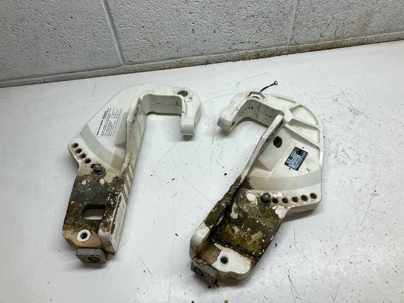 AA5 JOHNSON/SUZUKI/Evinrude CLAMP BRACKET Set #5032788 5032789