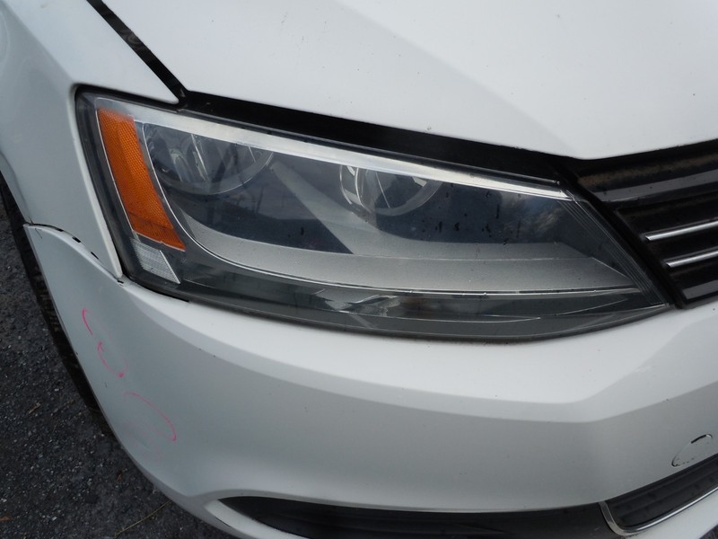 2011-2016 Volkswagen Jetta Sedan Halogen Headlight Passenger Right RH