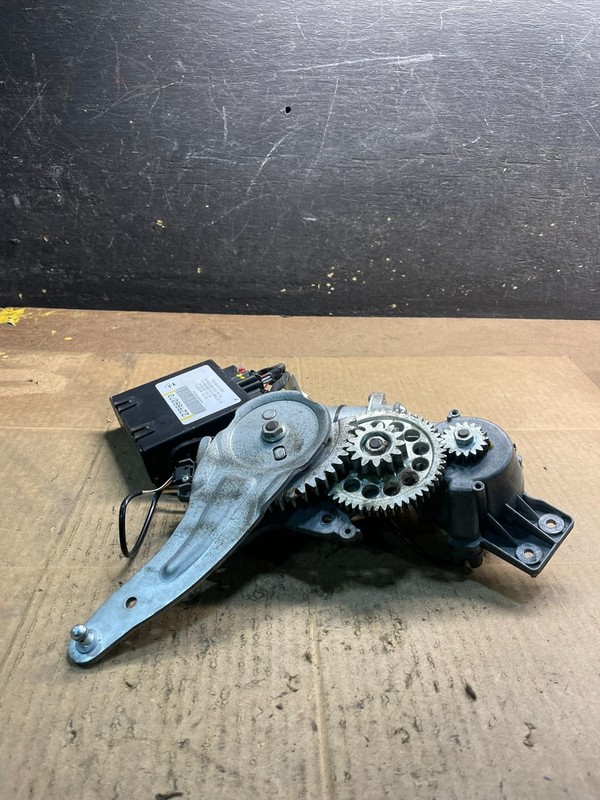 GMC Acadia Yukon Tahoe Rear Trunk Liftgate Power Motor Actuator Y7361 DG