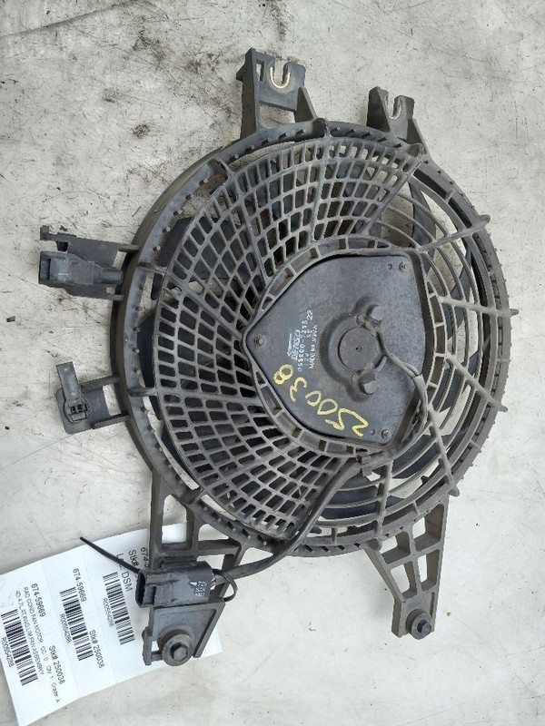 01 02 03 04 TOYOTA SEQUOIA LIMITED 4.7L RADIATOR FAN MOTOR ASSEMBLY