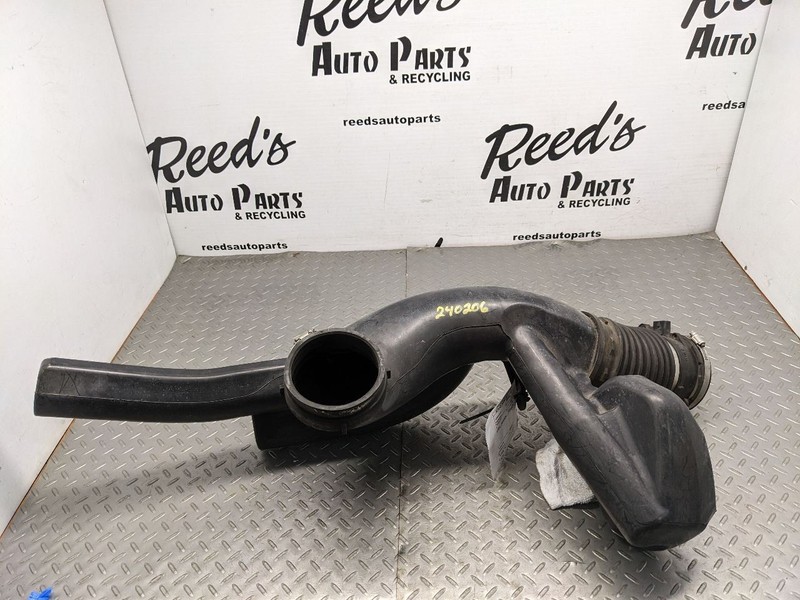 2003-2006 Escalade 6.0L Air Tube/Resonator 1154452
