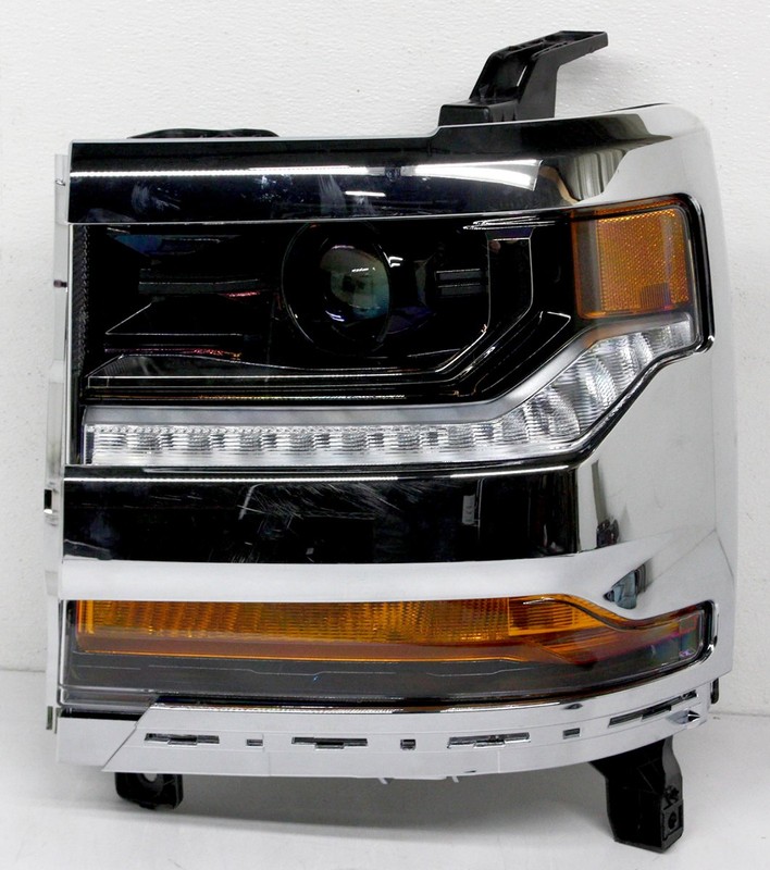 OEM Left Driver Side HID Headlamp For Chevy Silverado 1500 84388723 Missing Tabs