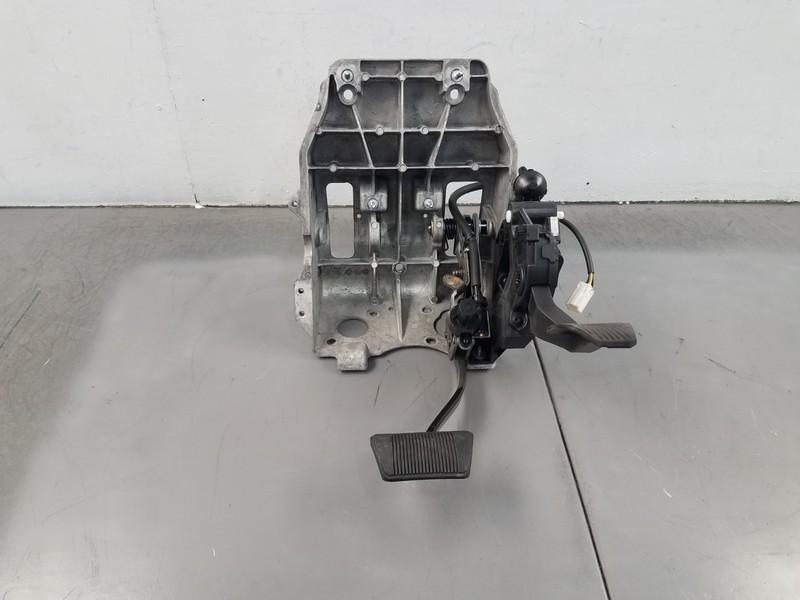 2018 Ram 3500 Laramie DRW Diesel 4x4 Adj Accelerator / Brake Pedal #5222 V10