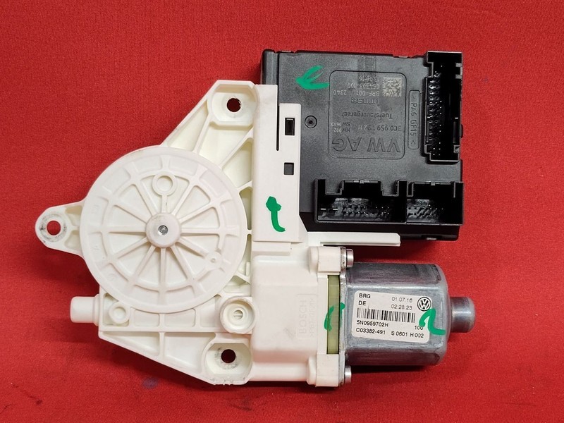 2012-2018 VW Volkswagen Tiguan FRONT RIGHT PASSENGER Door Power Window Motor