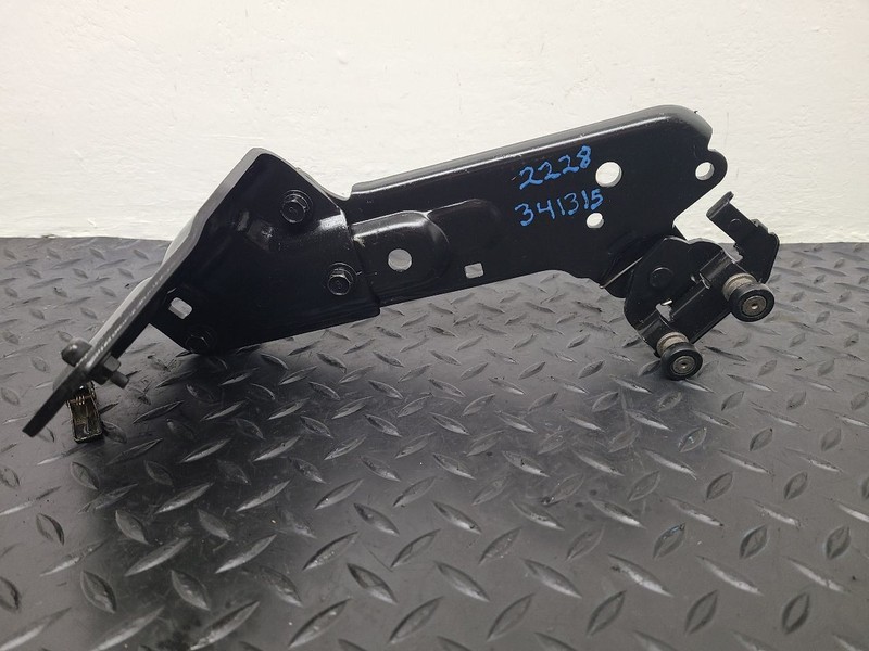 06-14 Kia Sedona Rear Left Driver Door Lower Roller OEM 83950-4D002