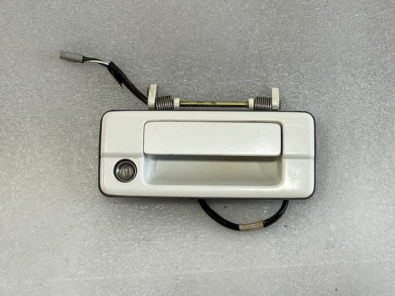 1990 1991 LEXUS ES250 RIGHT PASSENGER SIDE FRONT EXTERIOR DOOR HANDLE 051