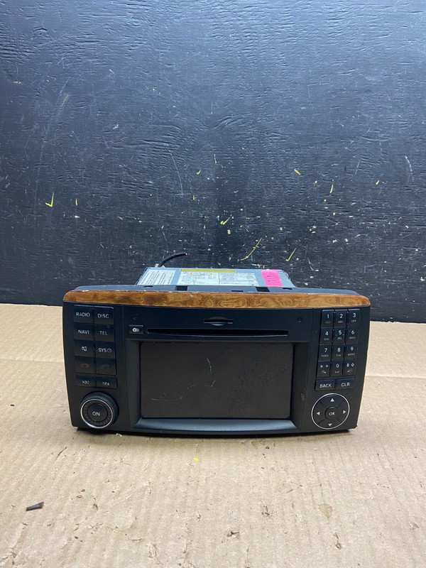 2009-2013 Mercedes W251 R350 Head Command Navigation Radio 6 CD Player U6040 DG