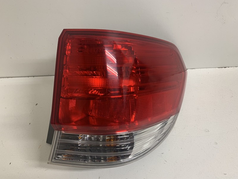 2008-2010 Honda Odyssey Right Passenger Tail Light Lamp Taillight Taillamp