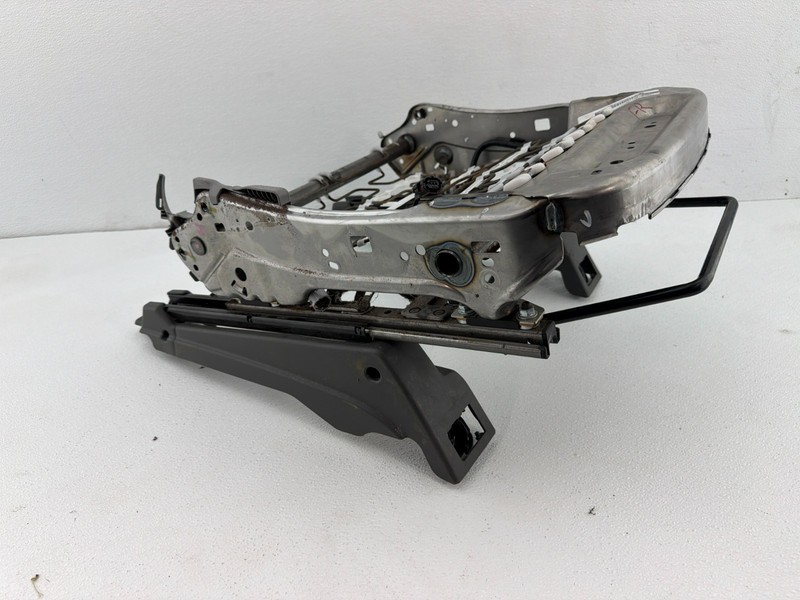 2015 - 2020 TOYOTA SIENNA FRONT RIGHT PASSENGER SIDE SEAT ADJUSTING TRACK OEM