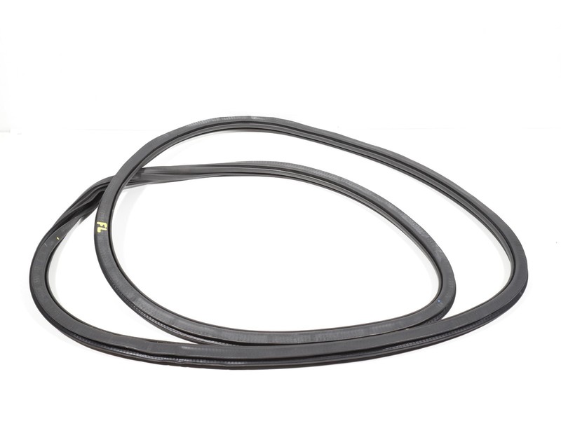 2017-2019 Audi Q7 4M Front Left Side Door Body Weatherstrip Seal OEM