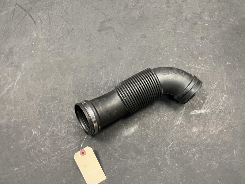 Intercooler Air Intake Pipe 2018 BMW X1 13717619268 2016 2017 2019 2020 - 2022