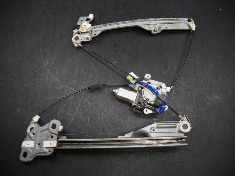 2003-2007 Infiniti G35 Right Front Window Regulator Motor Assembly OEM 80720AM81
