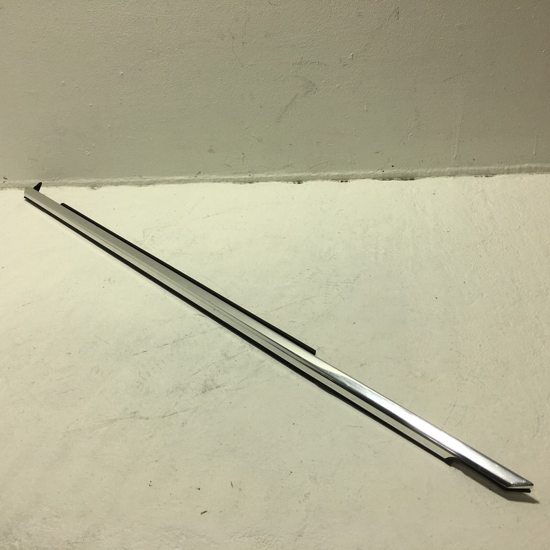 2018-2023 BMW 530E G30 FRONT LEFT DRIVER SIDE DOOR WINDOW BELT MOLDING OEM