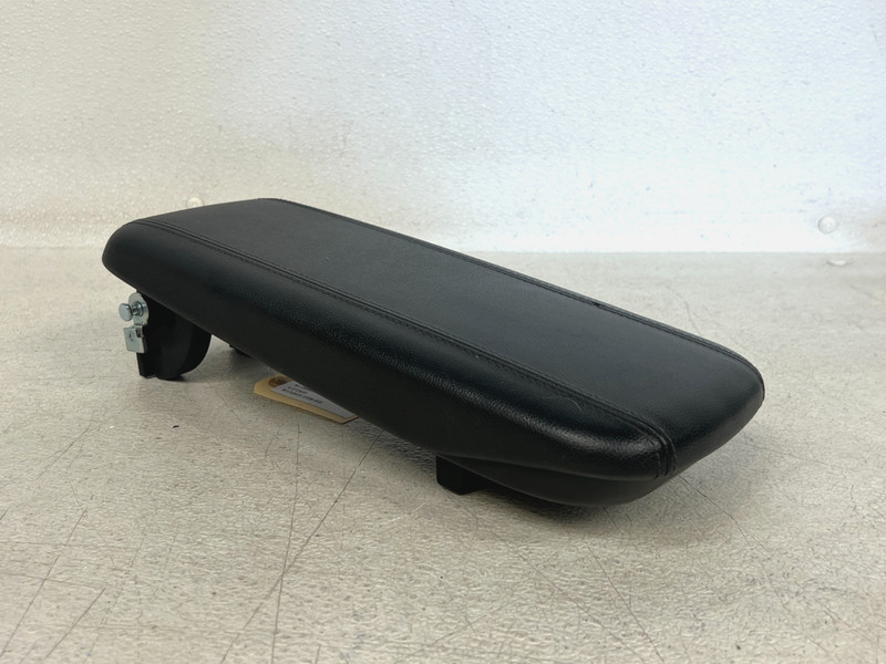 ⭐20-25 BUICK ENCORE GX FRONT CENTER CONSOLE ARMERST LID COVER BLACK OEM LOT2659